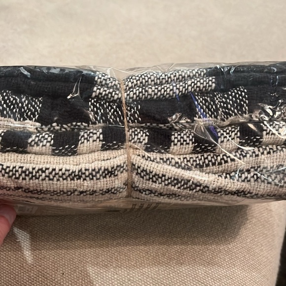 Mud Pie Black Pattern Napkin Set/Set of Four/NWT - Picture 9 of 9